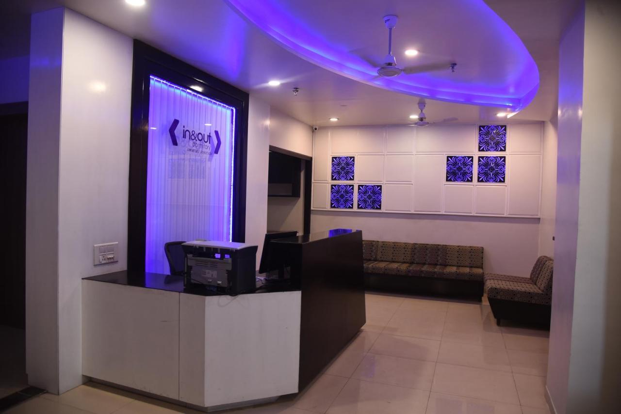 In & Out Dormitory Ahmedabad Exterior foto