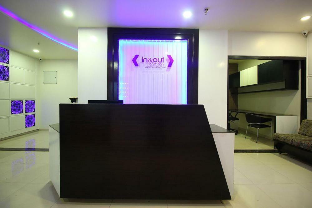 In & Out Dormitory Ahmedabad Exterior foto